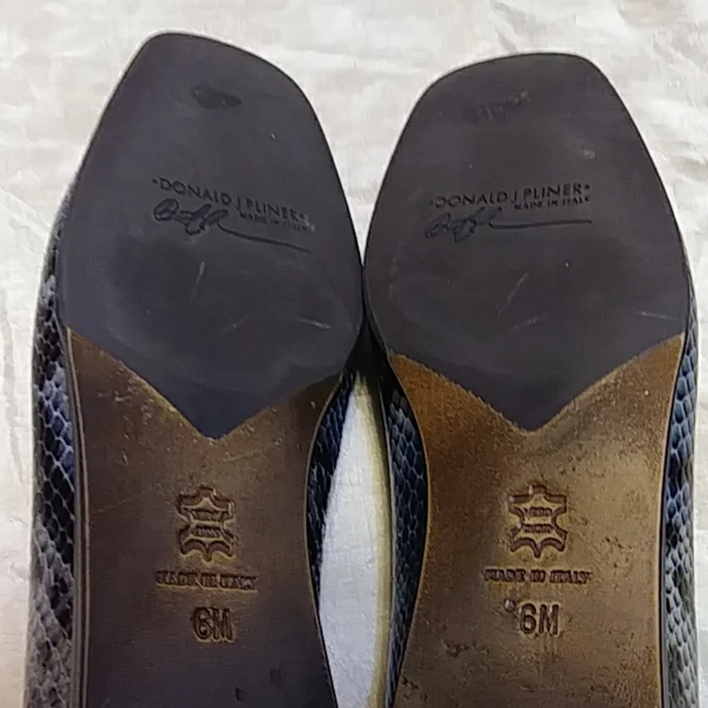 Donald J. Pliner Snakeskin Leather Flats